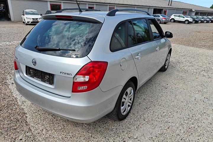 Gul Skoda Fabia fra 2011