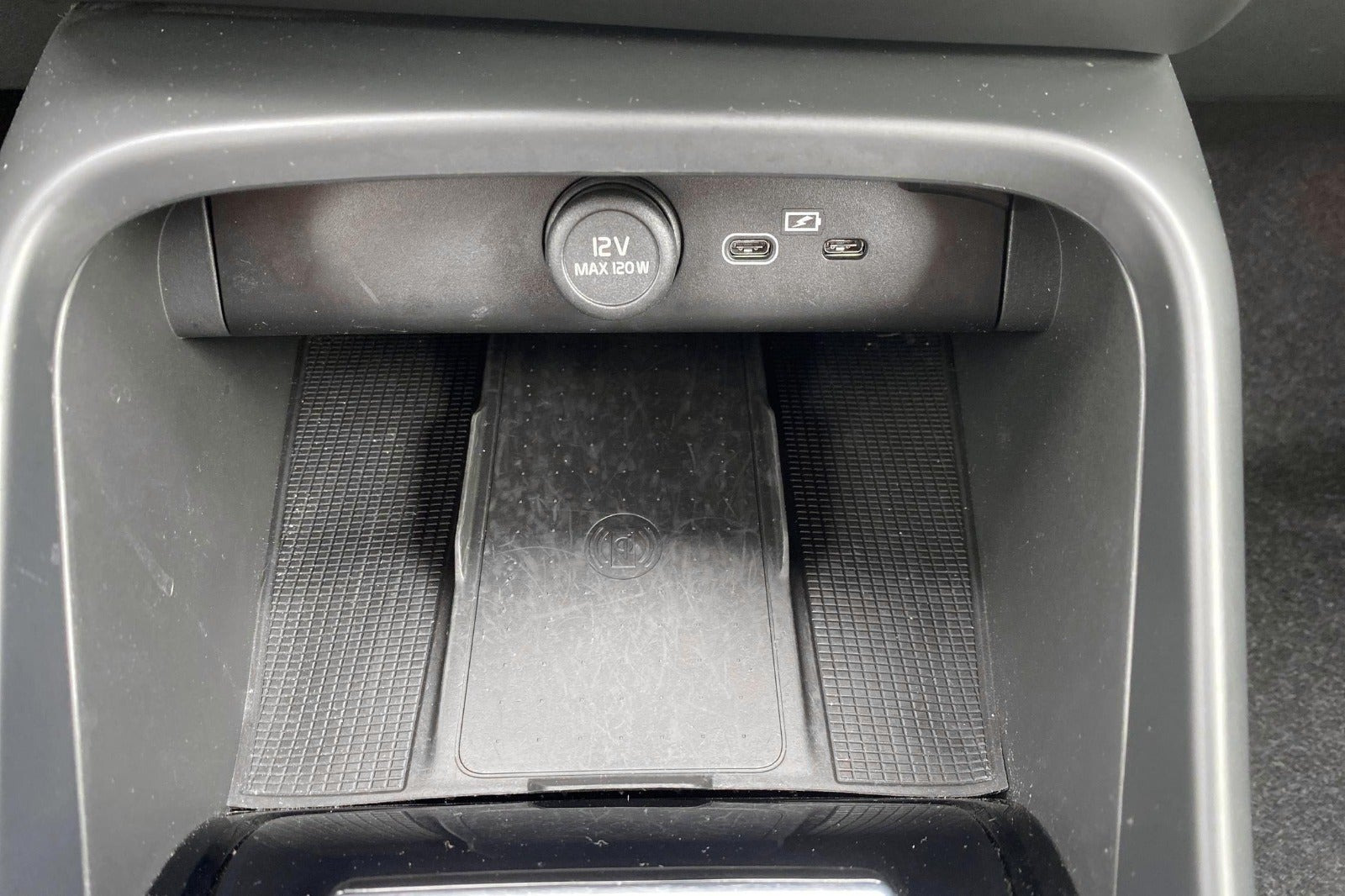 Sort Volvo C40 fra 2023