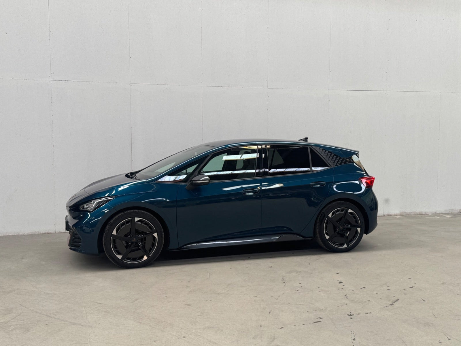 Blå Cupra Born fra 2023
