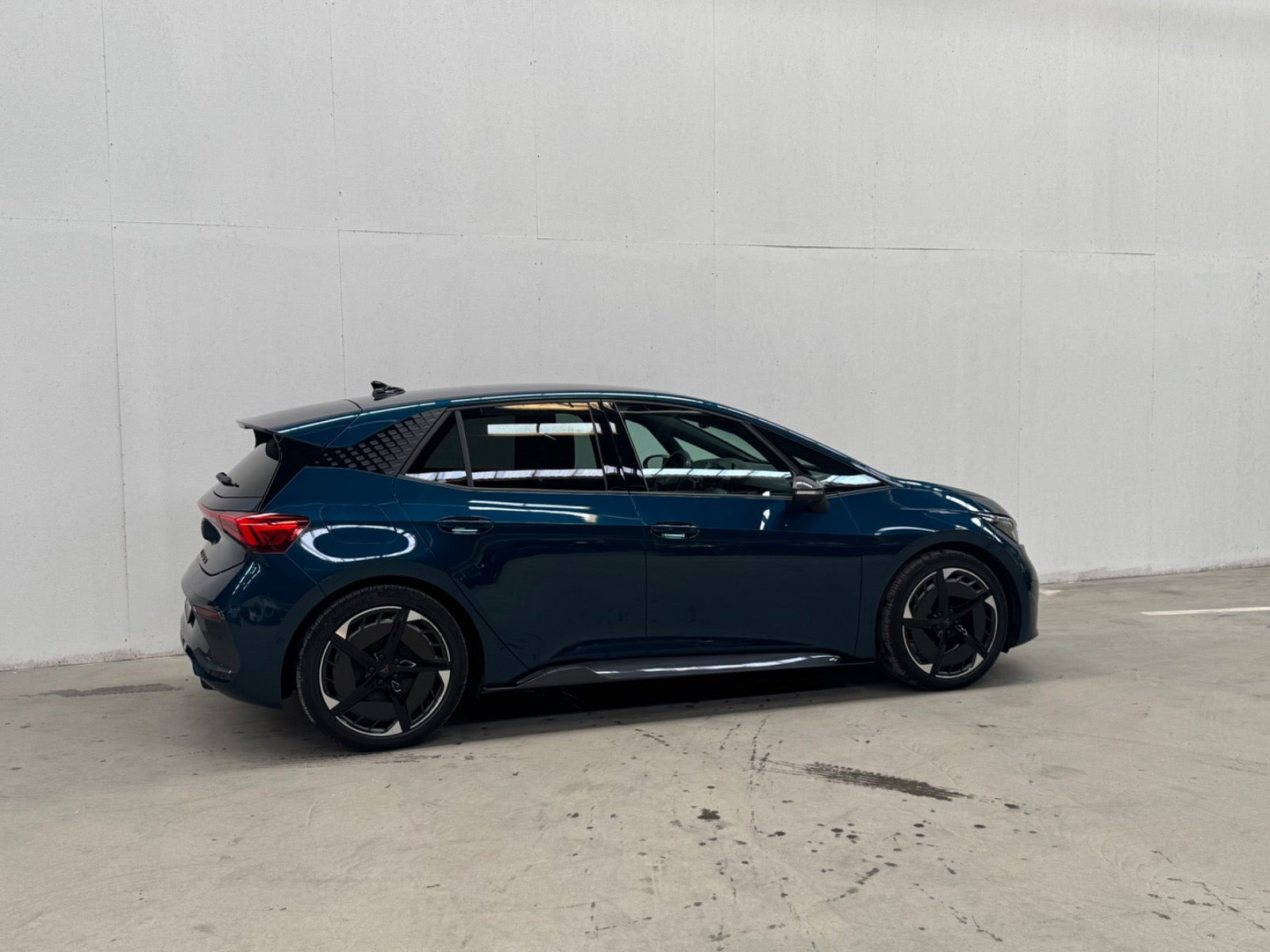 Blå Cupra Born fra 2023