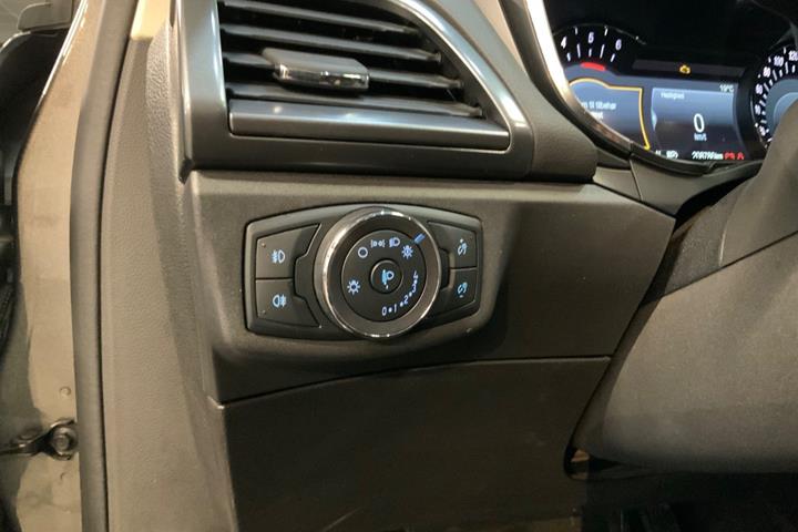 Grå Ford Mondeo fra 2018