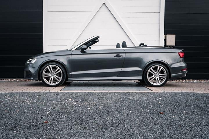 Grå Audi A3 fra 2017