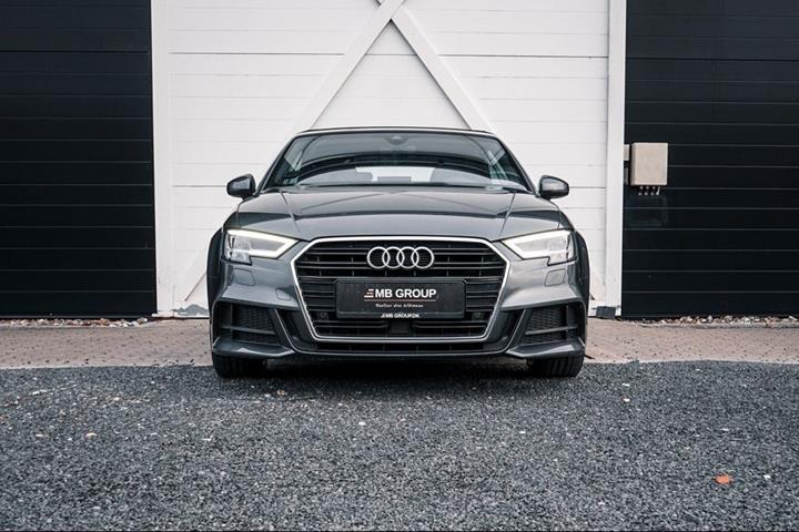Grå Audi A3 fra 2017