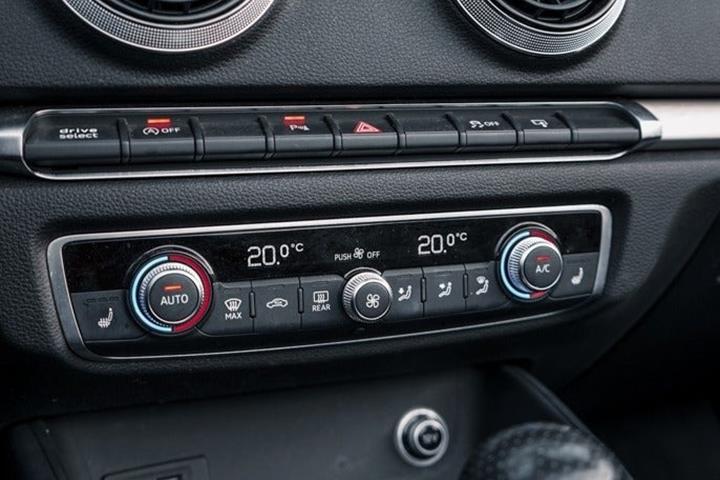 Grå Audi A3 fra 2017