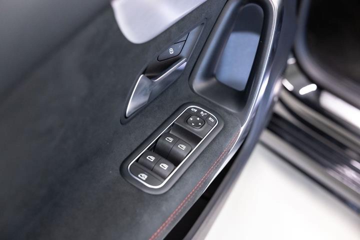 Sort Mercedes A35 fra 2020