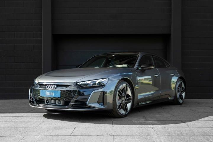 Grå Audi RS e-tron GT fra 2022 set udefra