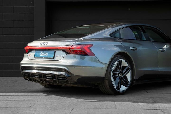 Grå Audi RS e-tron GT fra 2022