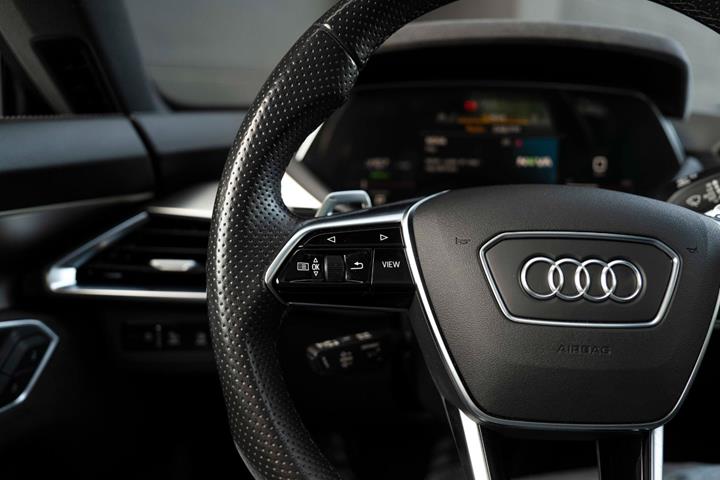 Grå Audi RS e-tron GT fra 2022