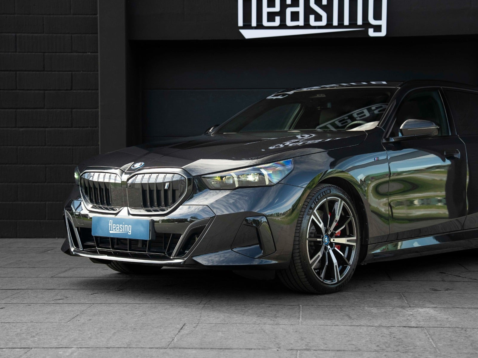 Sort BMW i5 fra 2025