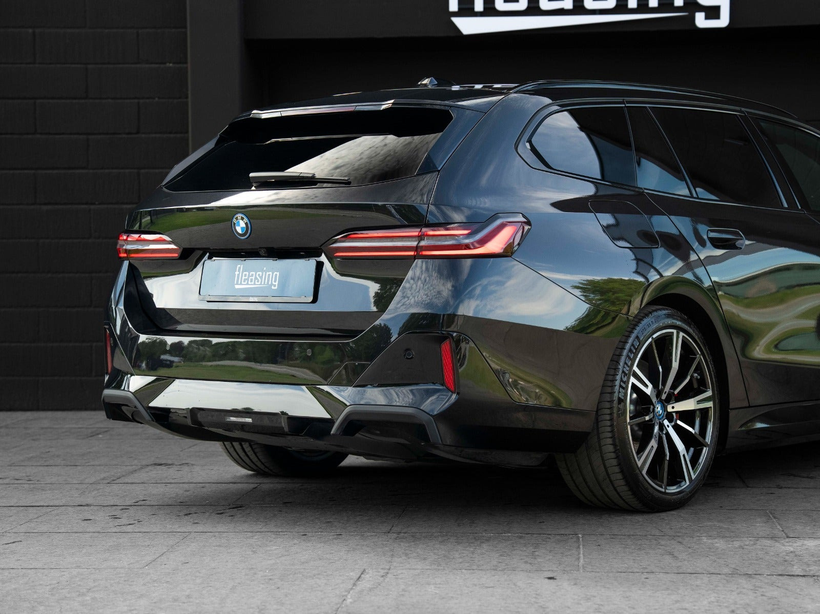 Sort BMW i5 fra 2025