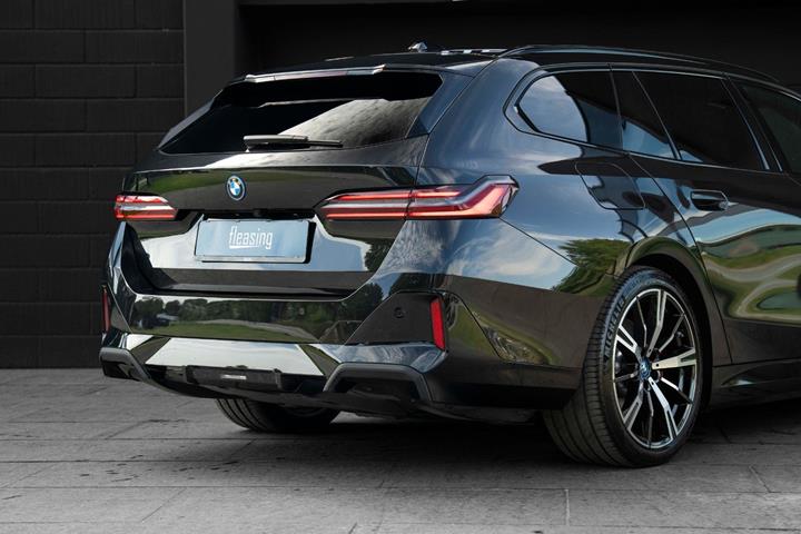 Sort BMW i5 fra 2025