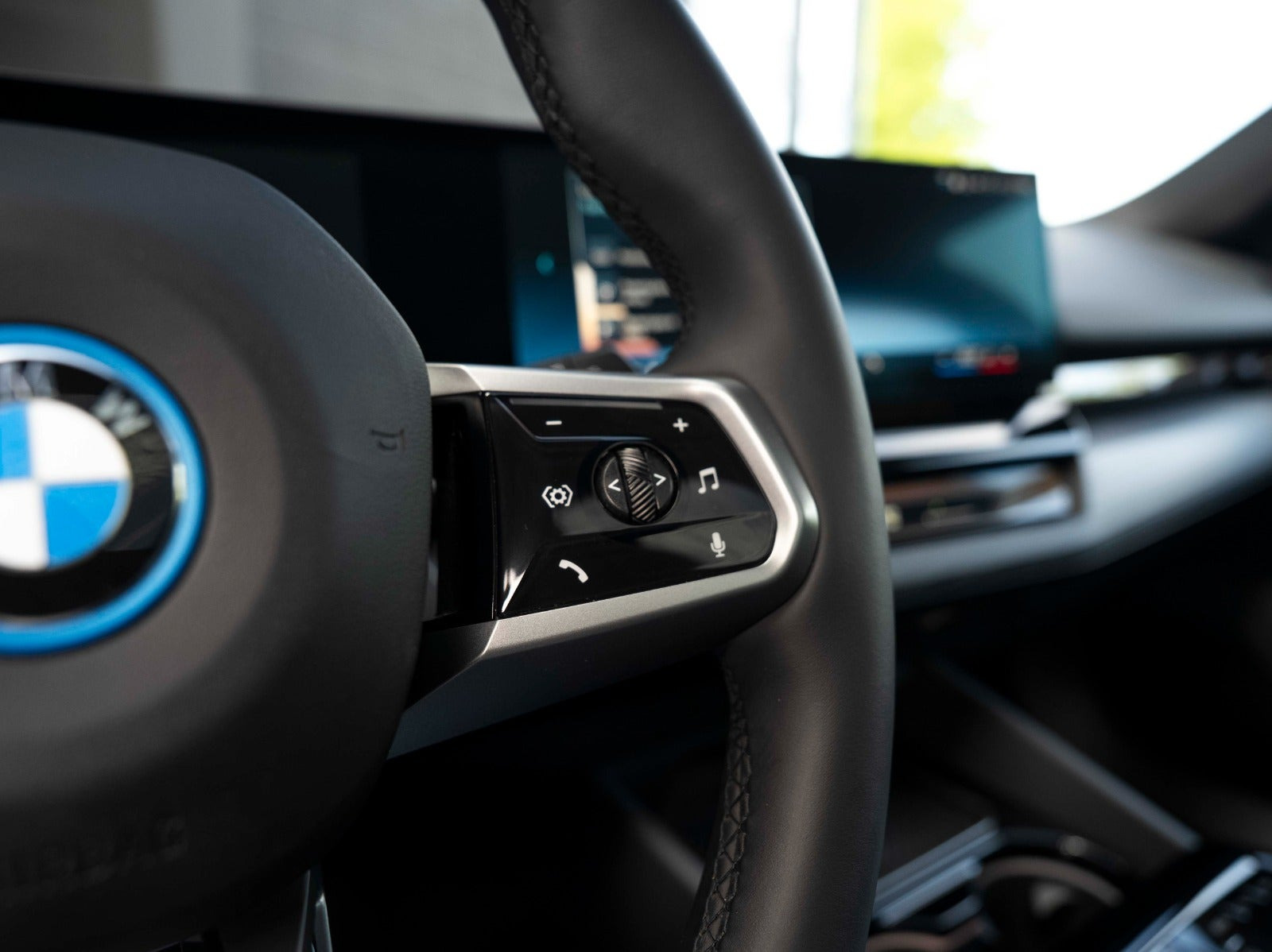 Sort BMW i5 fra 2025