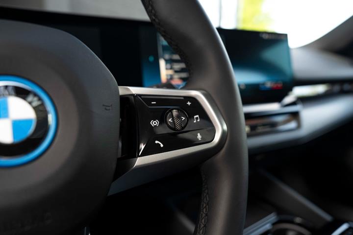 Sort BMW i5 fra 2025