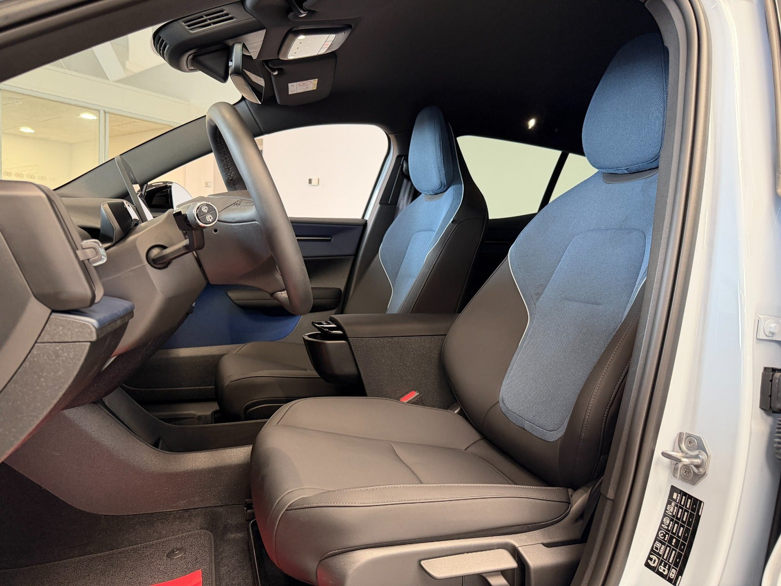 Blå Volvo EX30 fra 2024