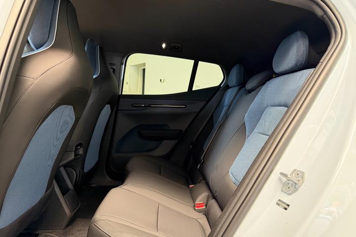 Blå Volvo EX30 fra 2024