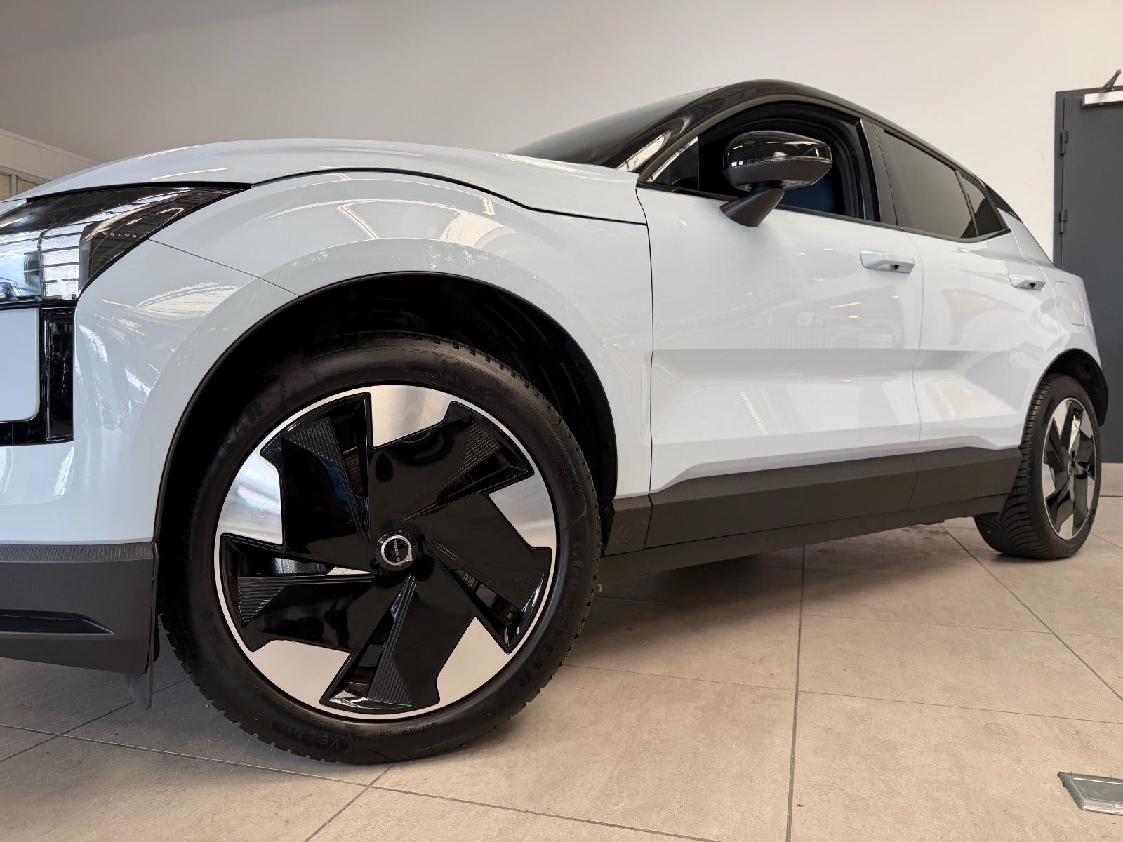 Blå Volvo EX30 fra 2024