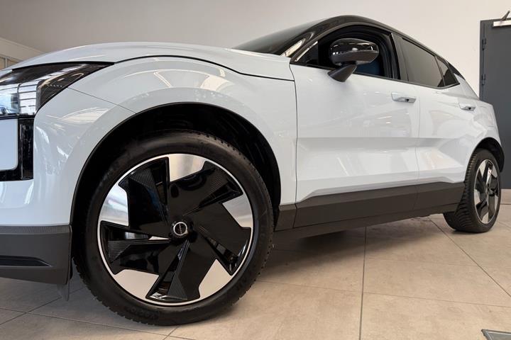 Blå Volvo EX30 fra 2024