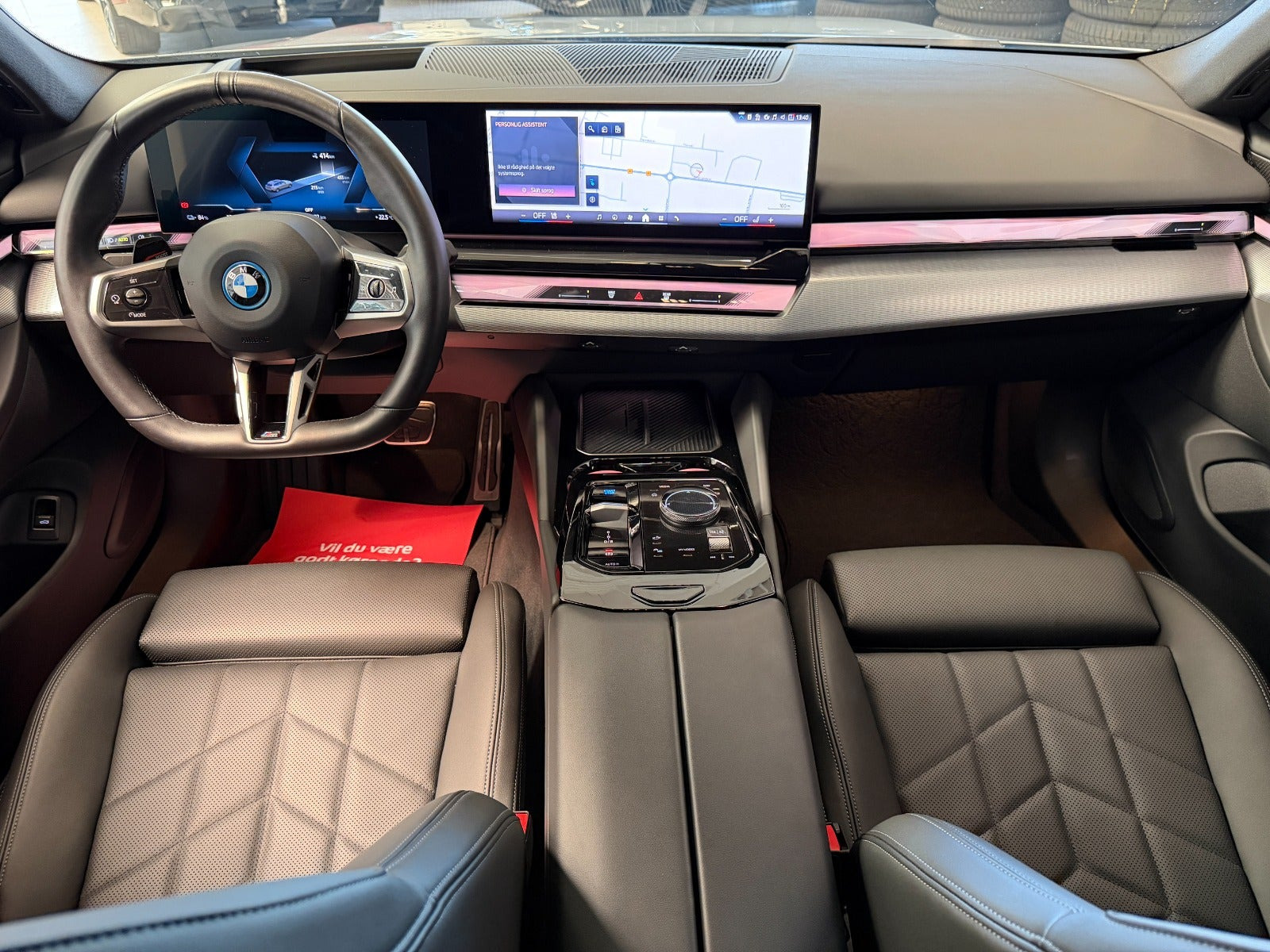 Grå BMW i5 fra 2024