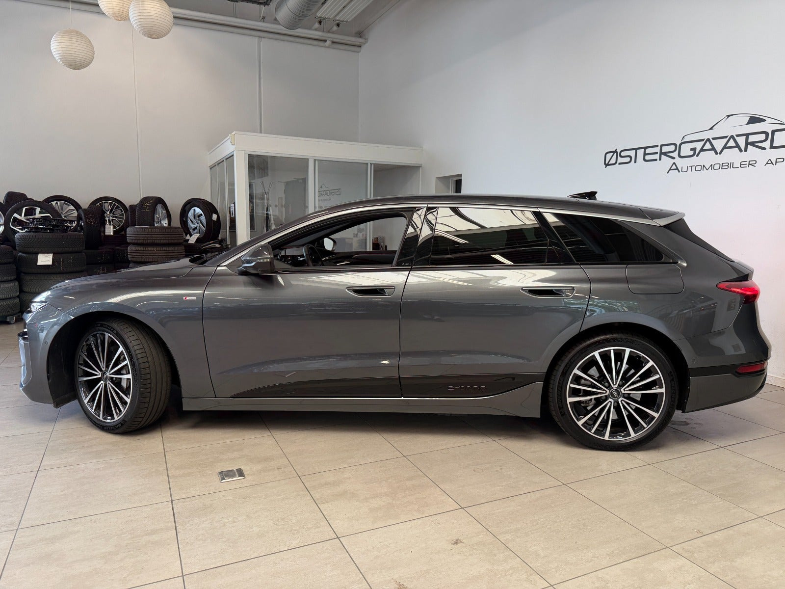 Grå Audi A6 e-tron fra 2026