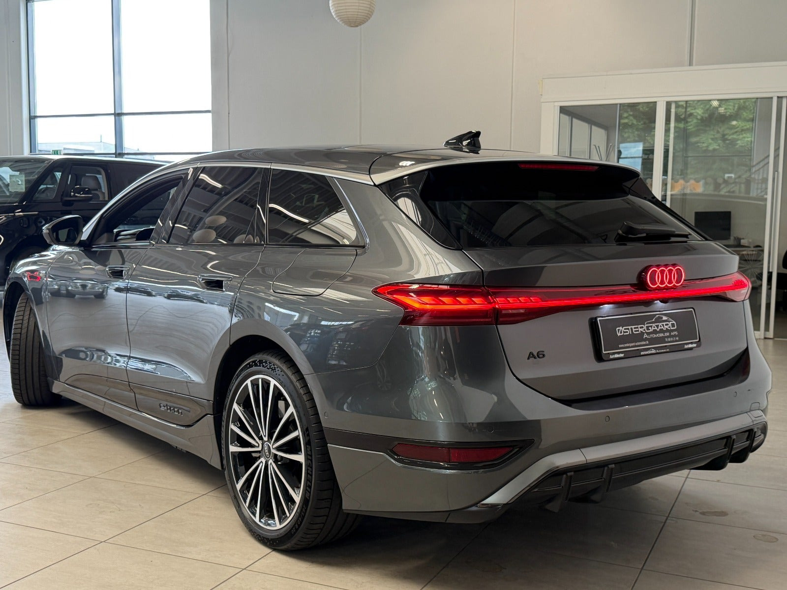 Grå Audi A6 e-tron fra 2026