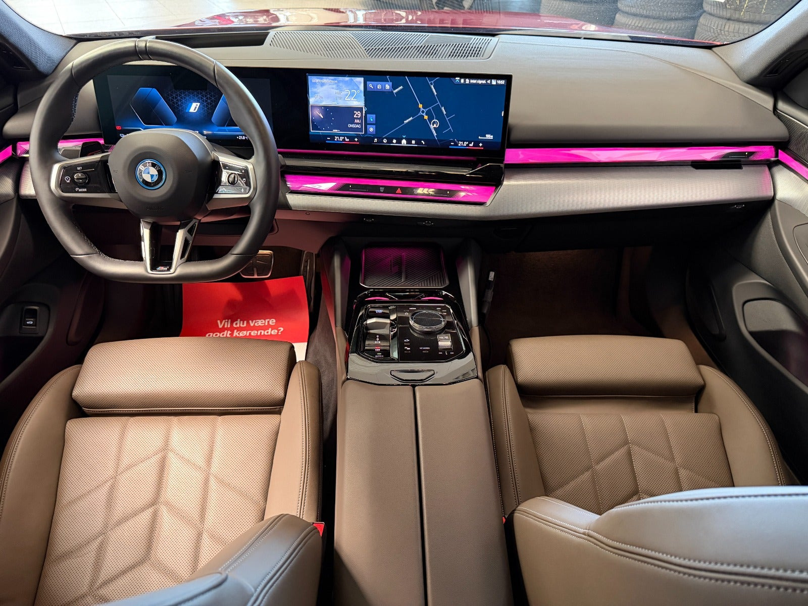 Rød BMW i5 fra 2025