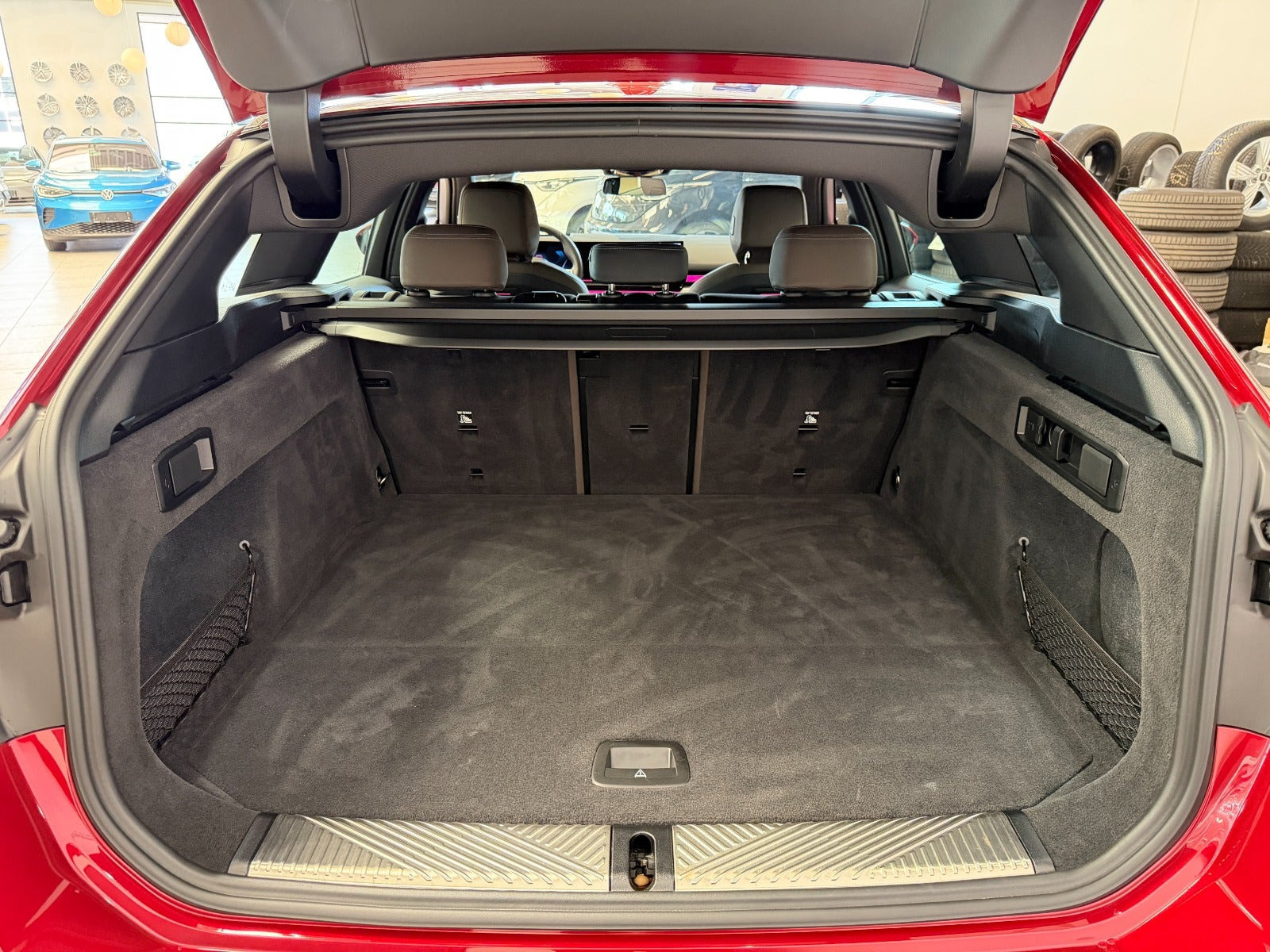 Rød BMW i5 fra 2025