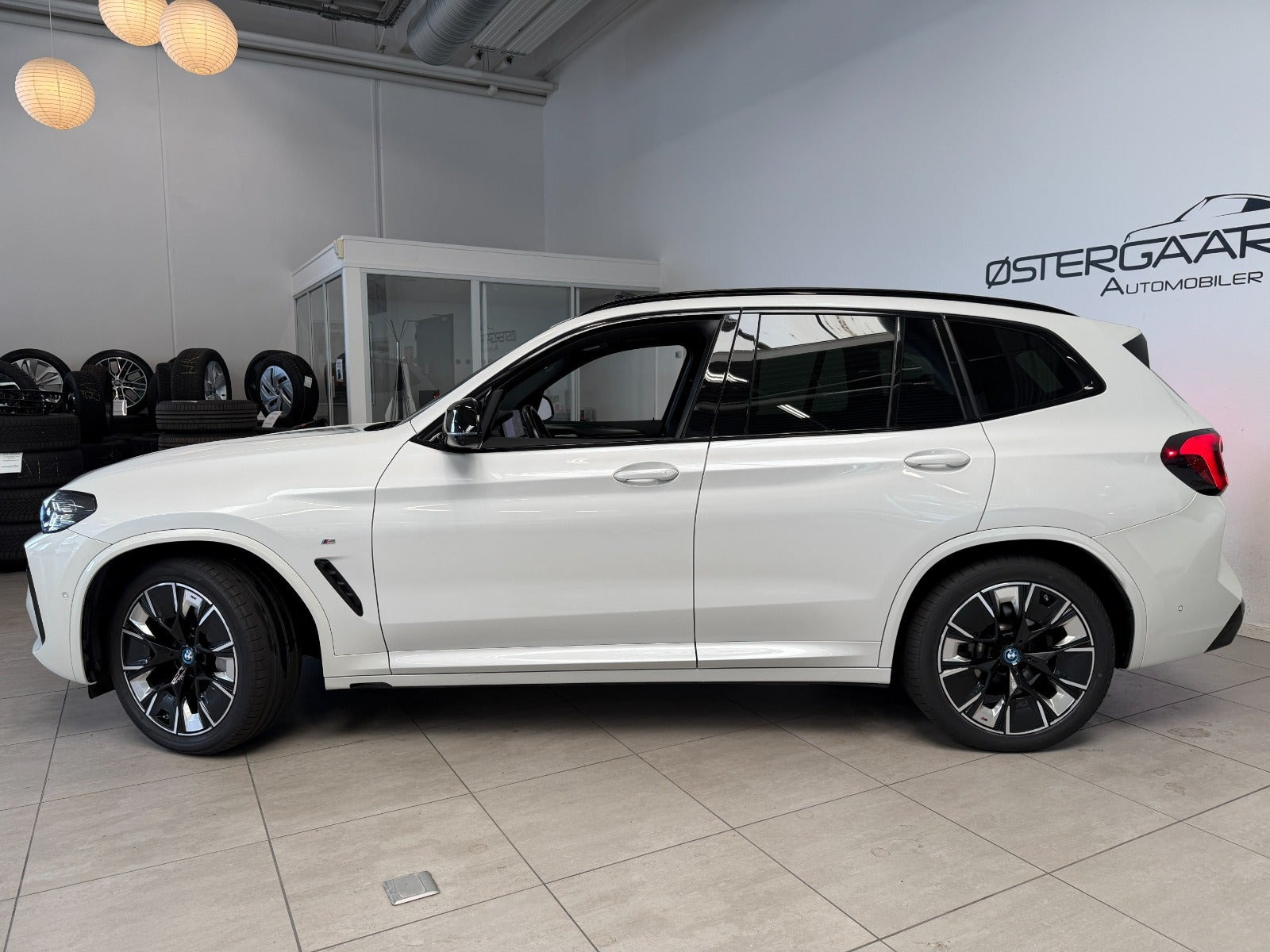 Hvid BMW iX3 fra 2024
