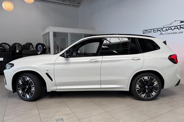 Hvid BMW iX3 fra 2024