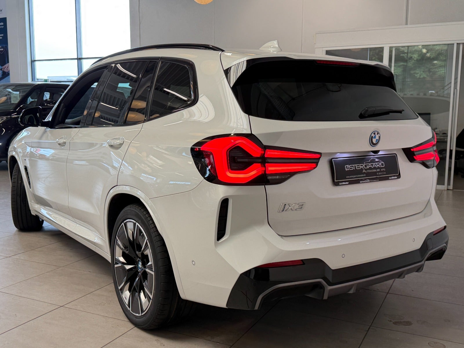 Hvid BMW iX3 fra 2024