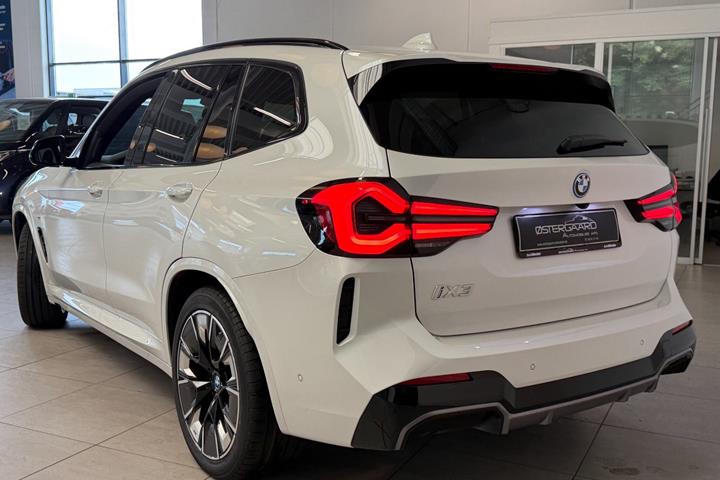 Hvid BMW iX3 fra 2024
