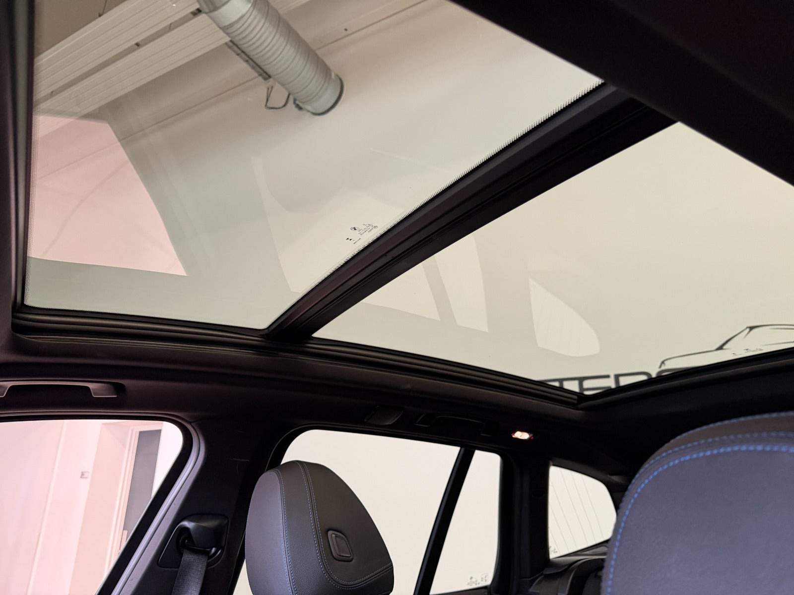 Hvid BMW iX3 fra 2024
