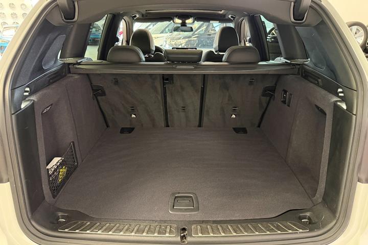 Hvid BMW iX3 fra 2024