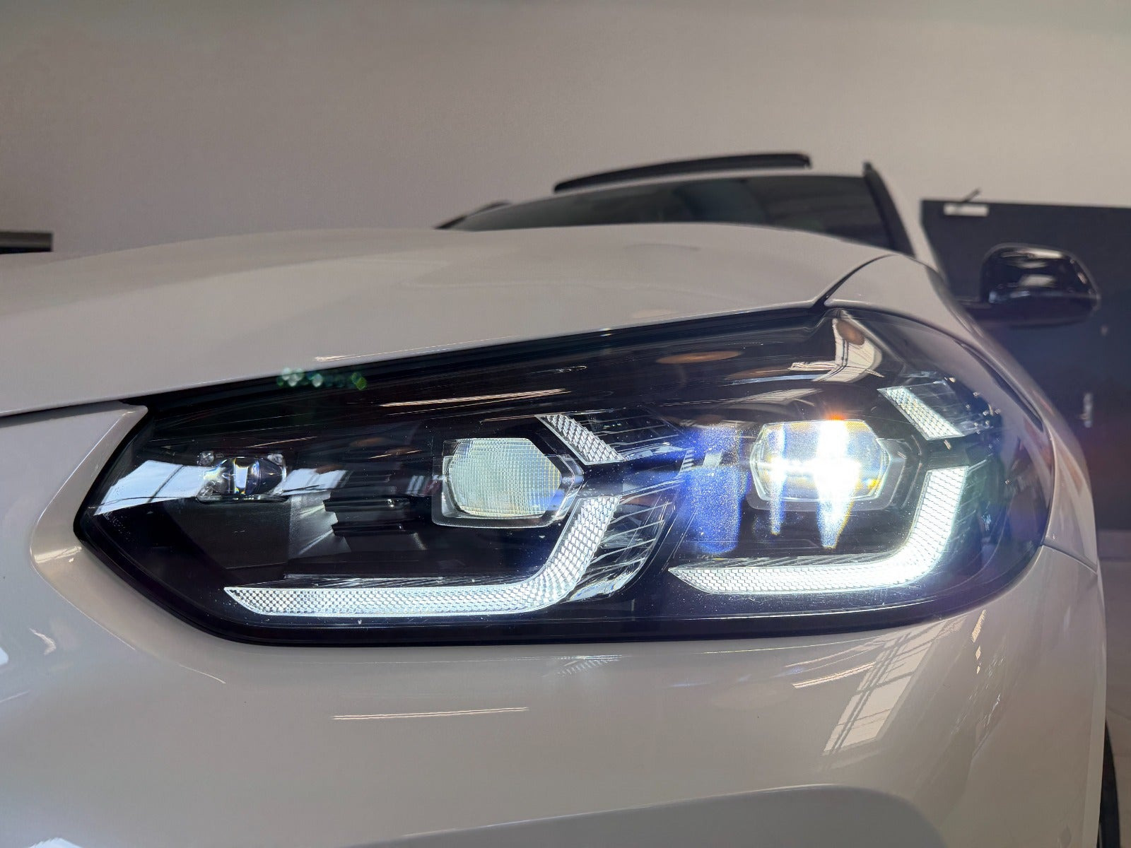 Hvid BMW iX3 fra 2024