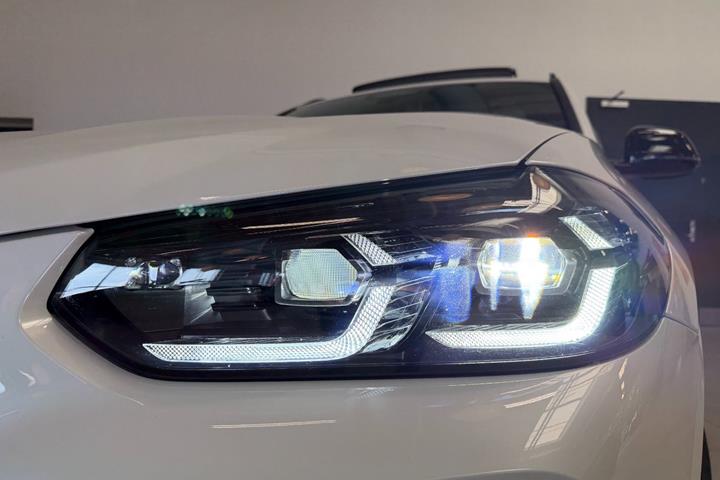 Hvid BMW iX3 fra 2024
