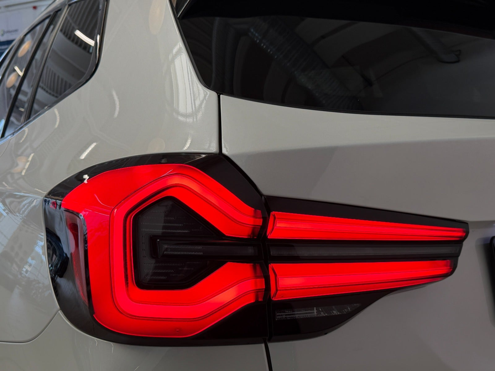 Hvid BMW iX3 fra 2024