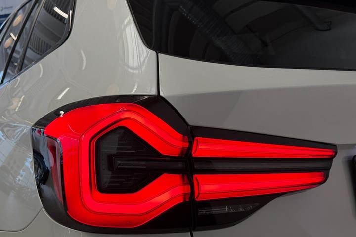 Hvid BMW iX3 fra 2024