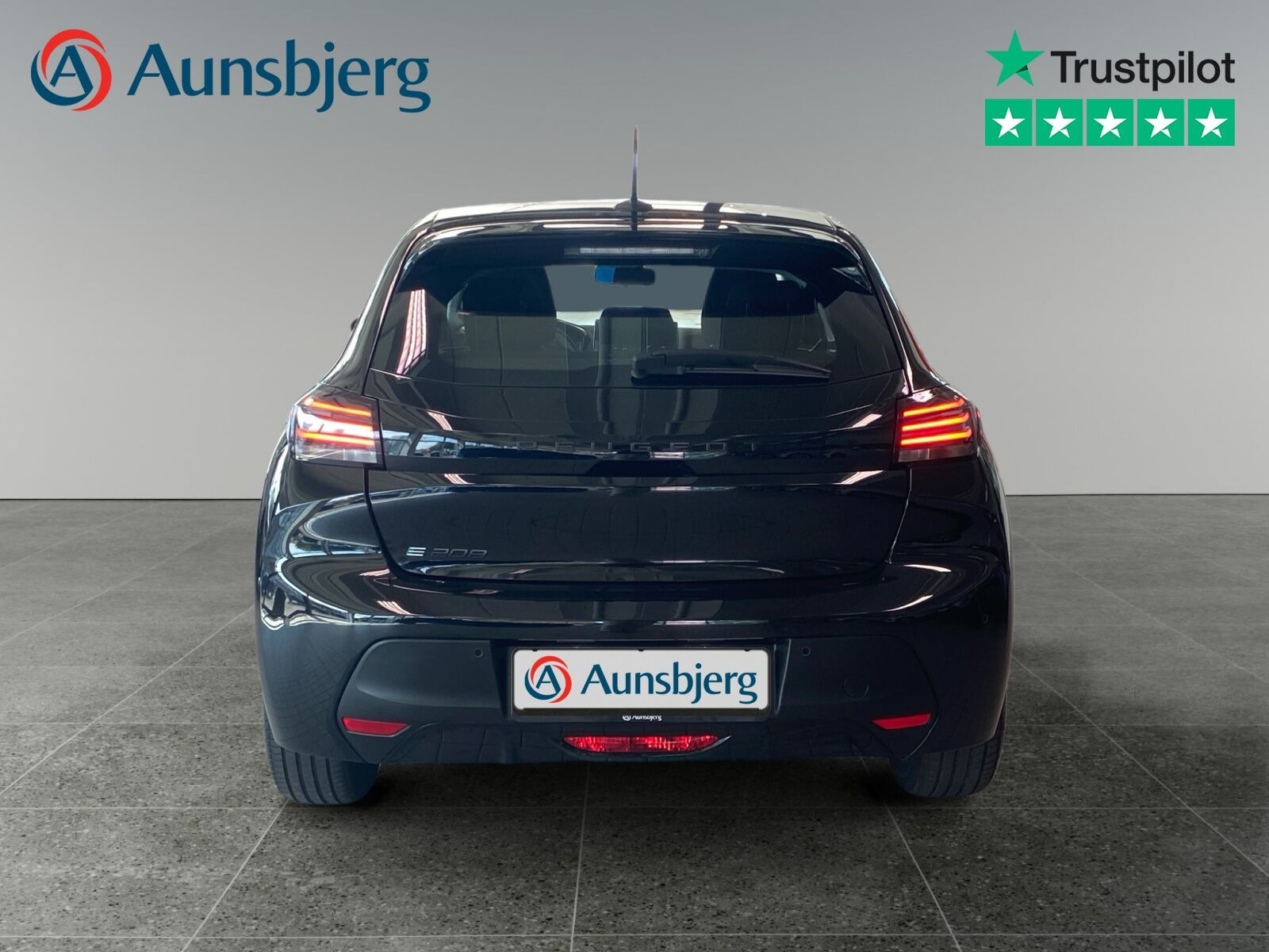 Sort Peugeot e-208 fra 2025