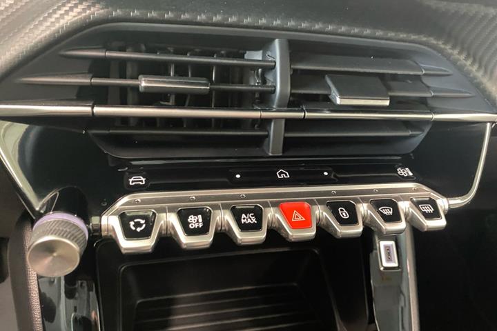 Sort Peugeot e-208 fra 2025