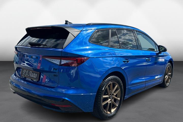 Blå Skoda Enyaq fra 2023