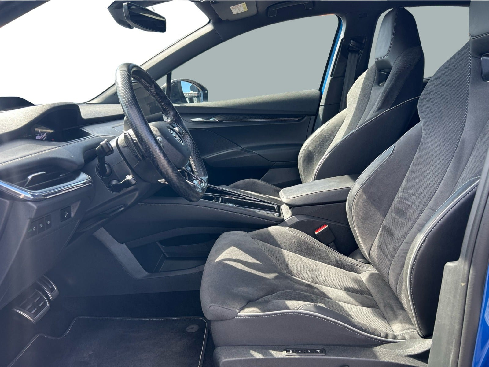 Blå Skoda Enyaq fra 2023