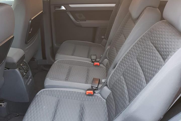 Sort VW Touran fra 2008