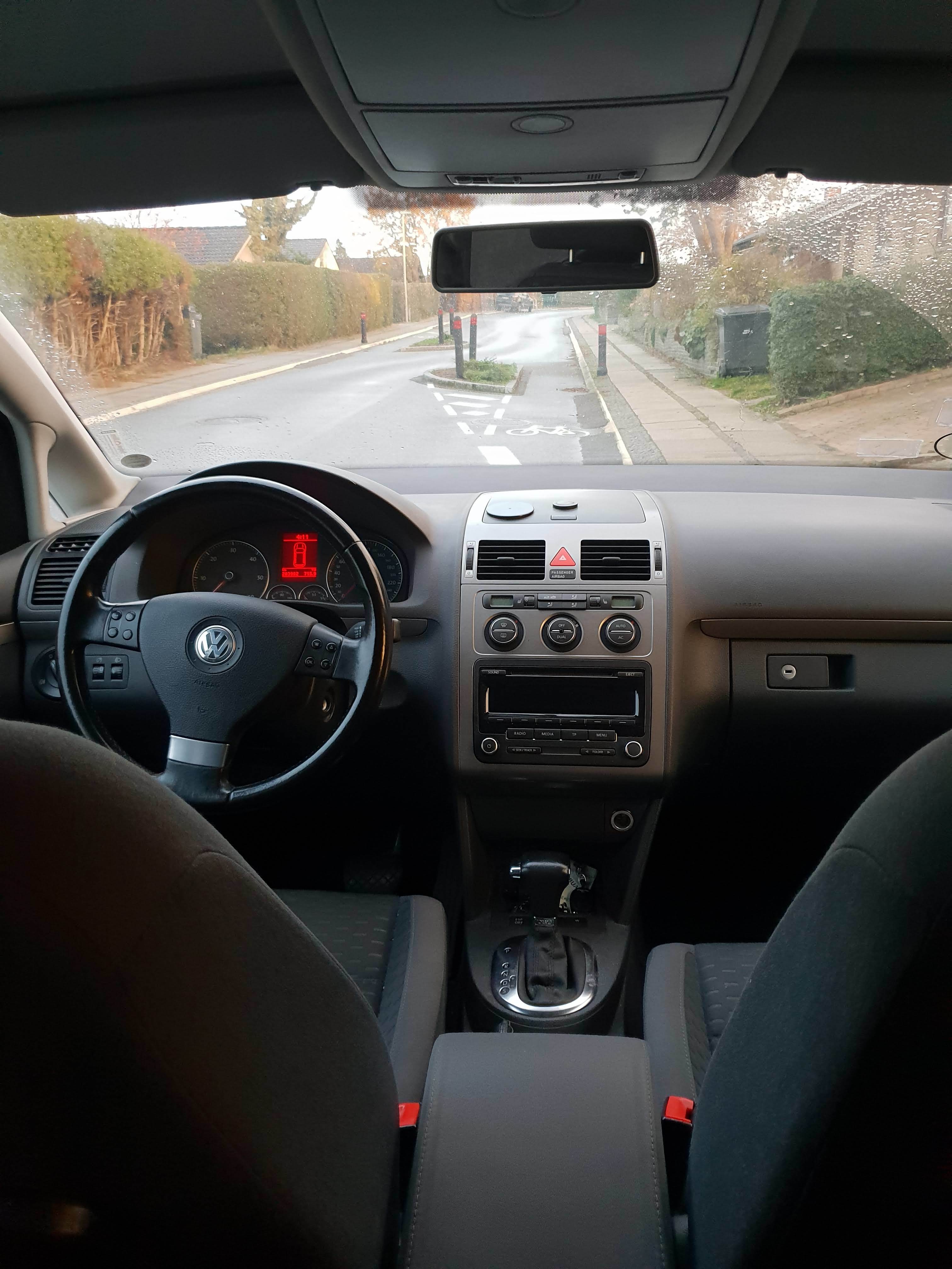 Sort VW Touran fra 2008