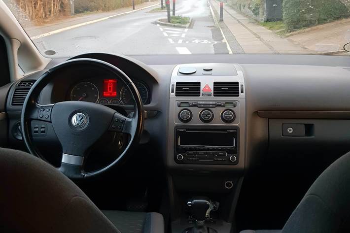 Sort VW Touran fra 2008