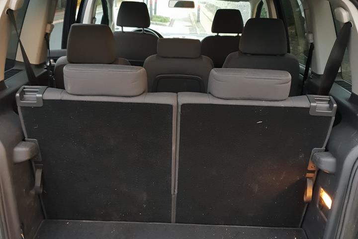 Sort VW Touran fra 2008