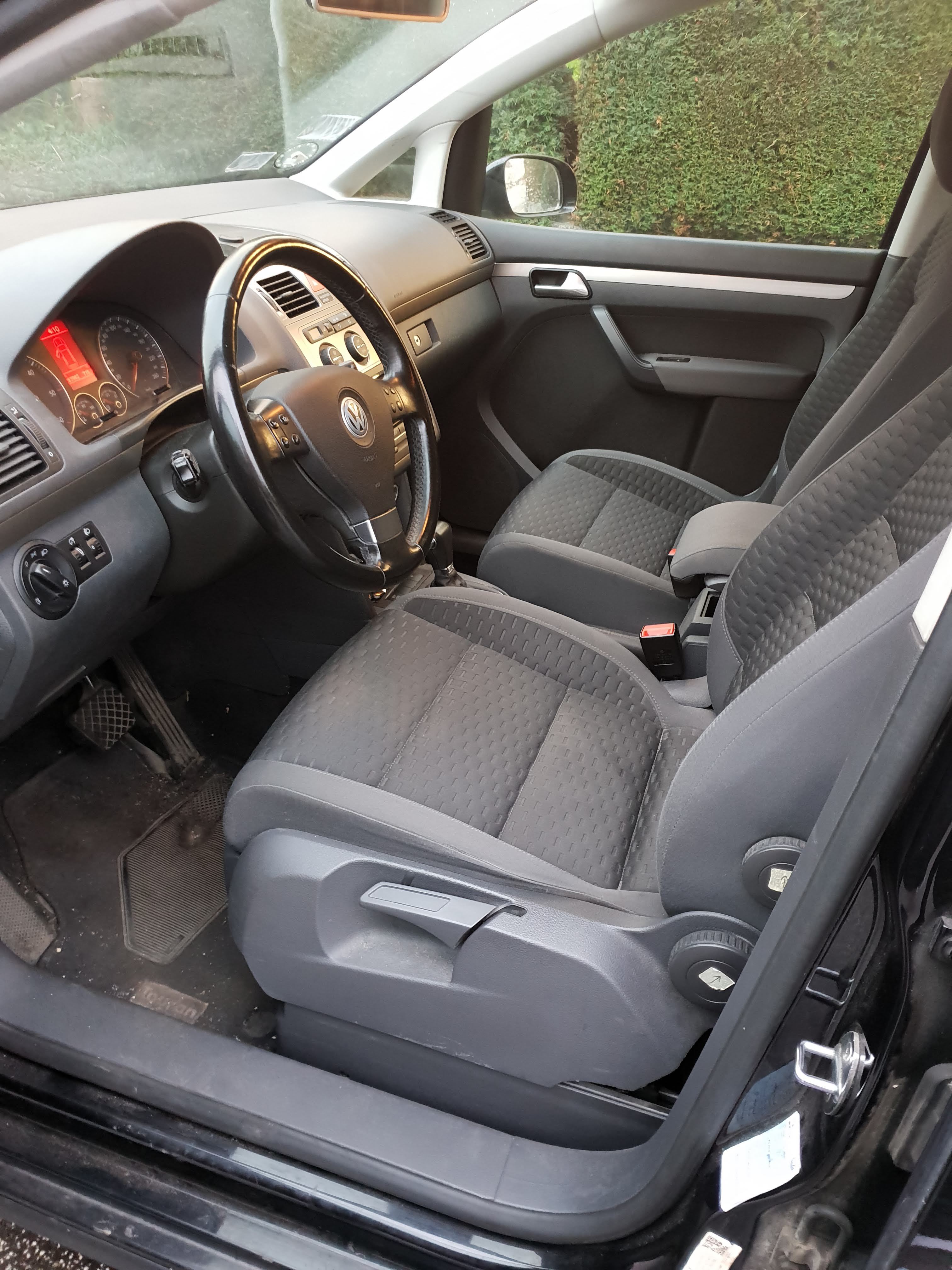 Sort VW Touran fra 2008