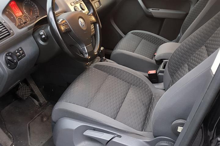 Sort VW Touran fra 2008