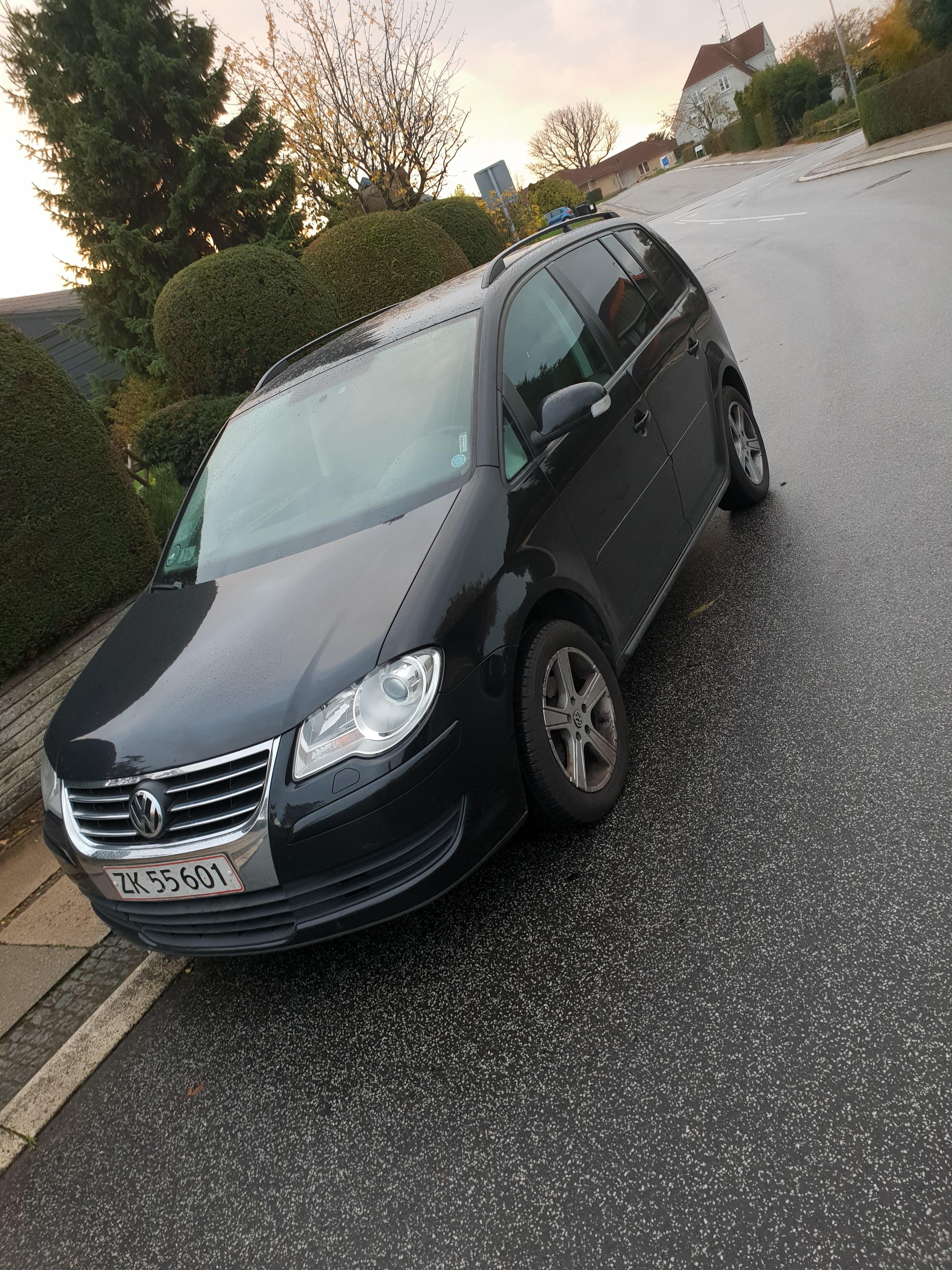 Sort VW Touran fra 2008