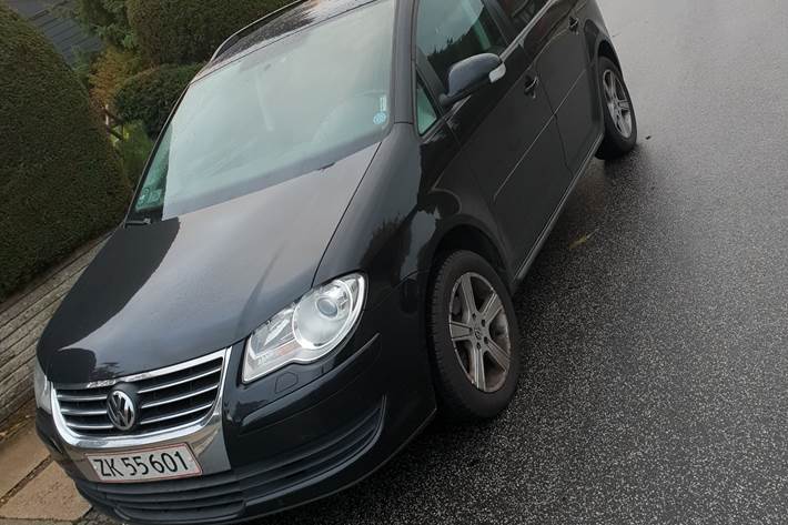 Sort VW Touran fra 2008
