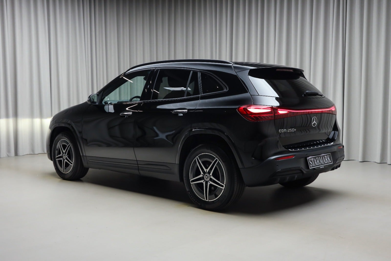 Sort Mercedes EQA250+ fra 2025