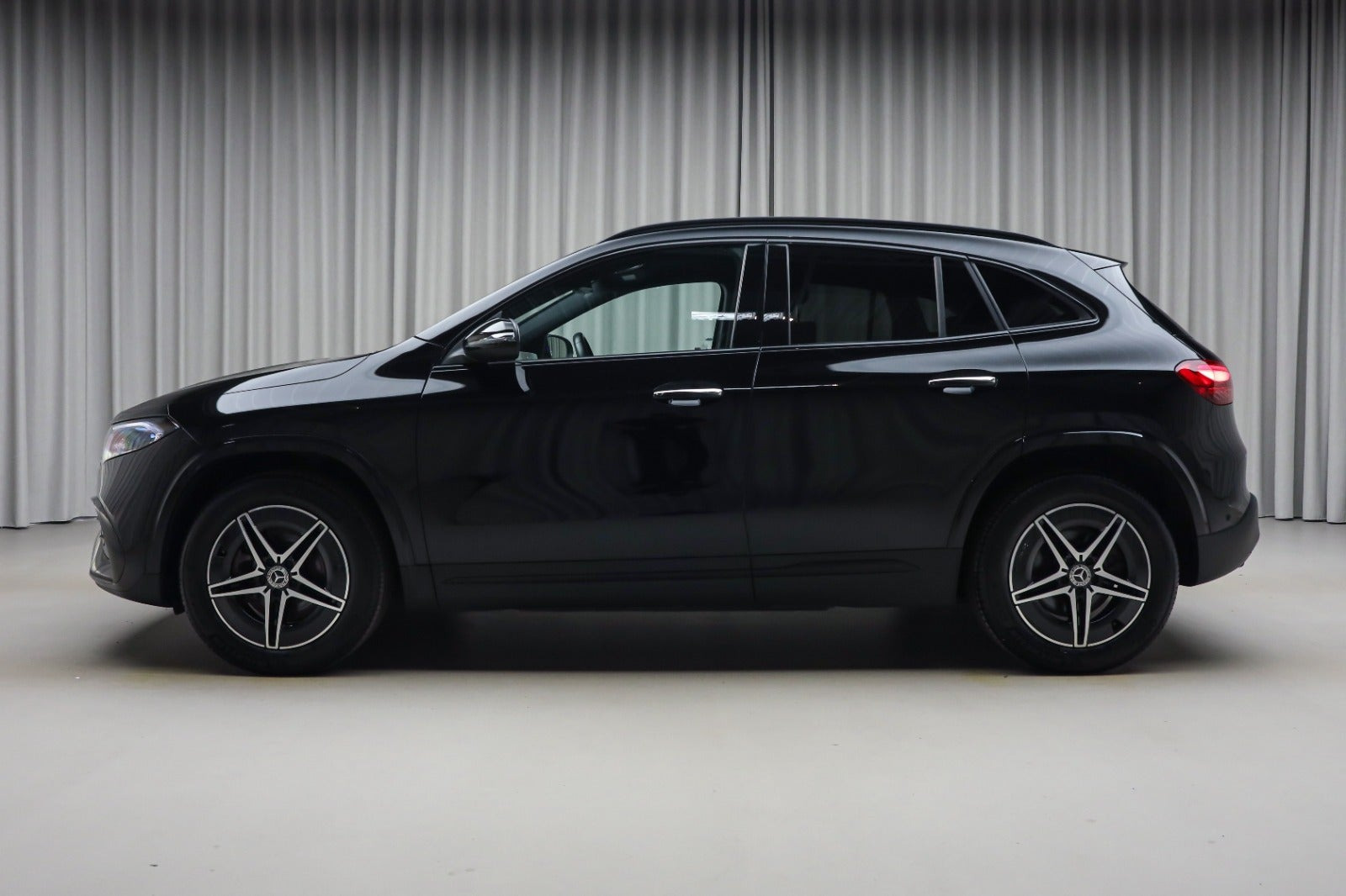Sort Mercedes EQA250+ fra 2025